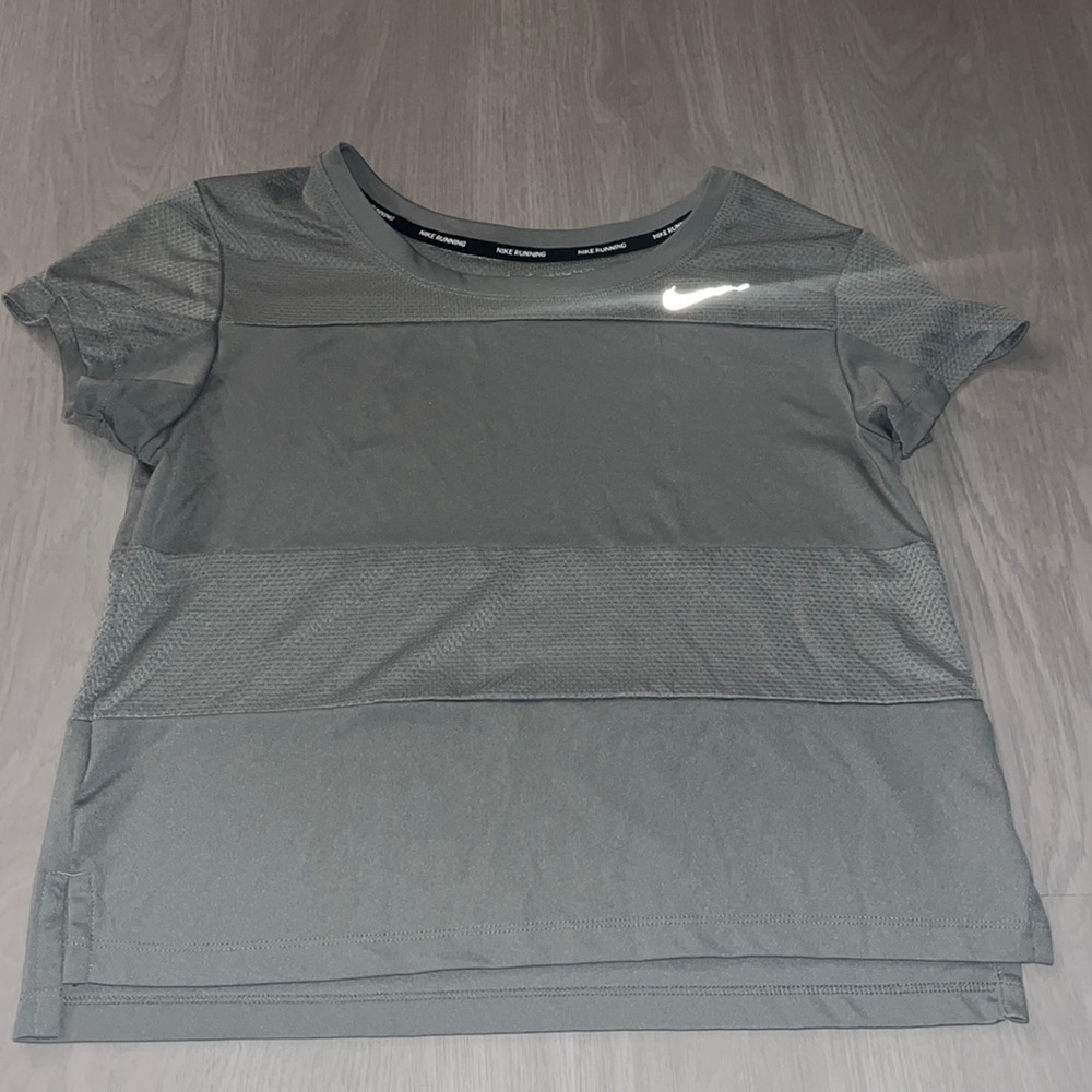 Cropped Nike workout tee Dri Fit Running